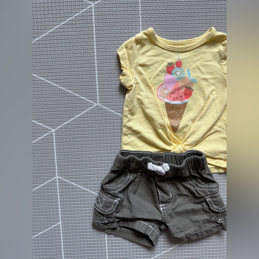 Carers|Baby girl matching summer set,Yellow Ice Cream shirt & Olive shorts•••3M